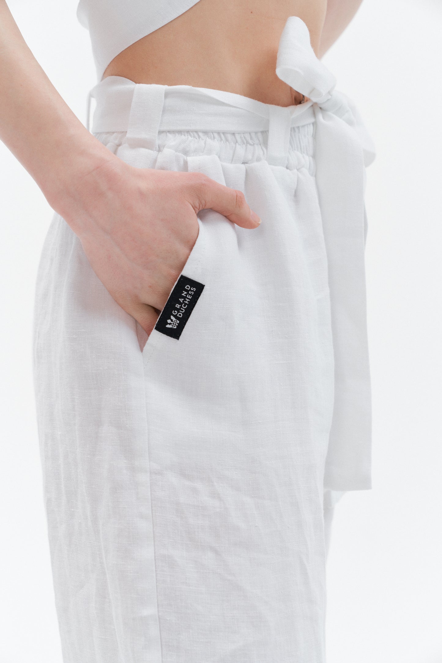 Grand Duchess white linen pants with golden stripe Impresionante; white linen pants for women; elegant linen pants for women; excluse design 100% linen pants for women; white linen pants with pockets and belt; baltos lininės kelnės moteriškos; baltos plač