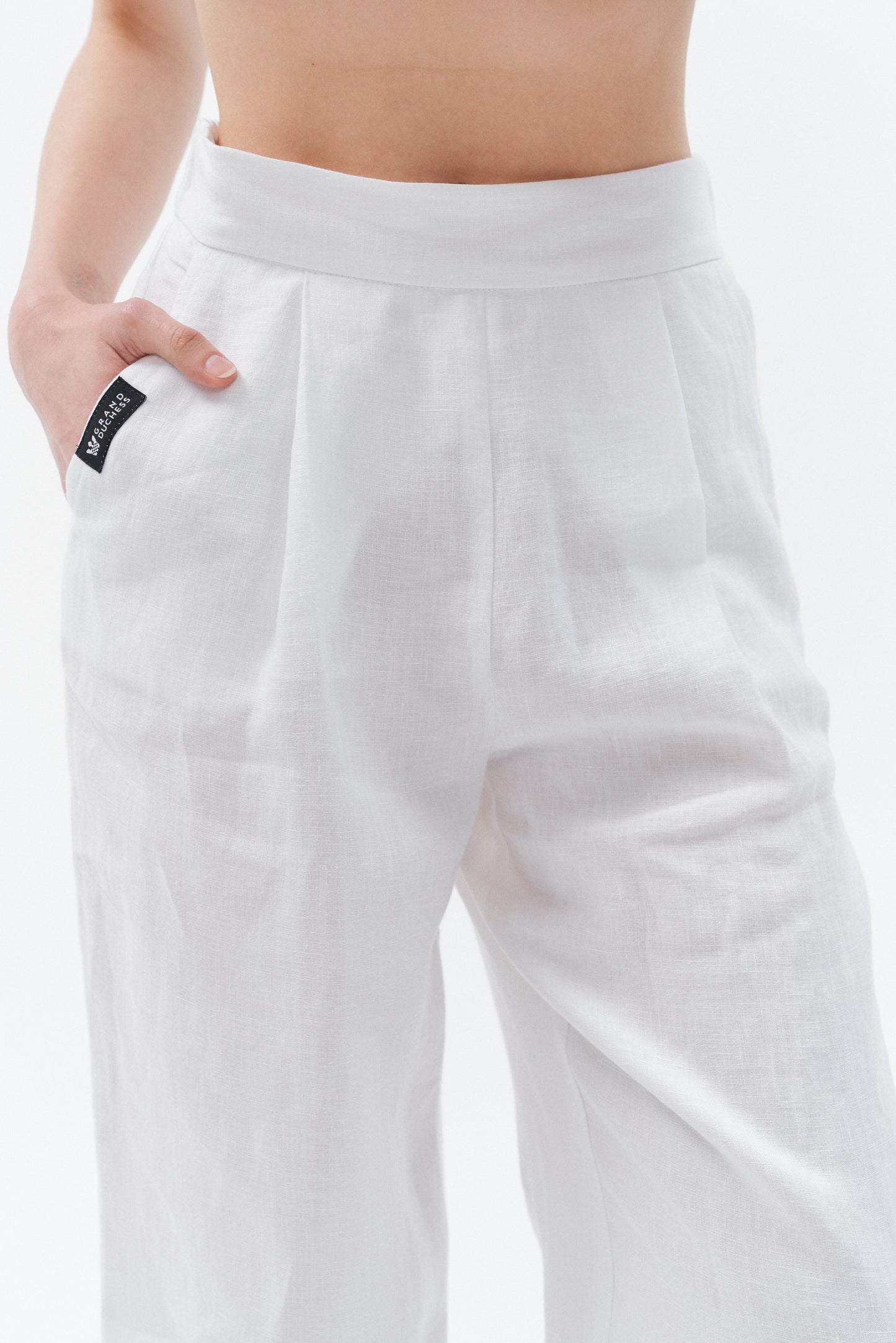 Women's baltos pants "Independence" - Grand Duchess | Softened 100% linen | Linen for leisure | Wide linen pants - city wear | Moteriškos plačios baltos lininės kelnės "Independence" - Grand Duchess | 100% minkštintas linas | Lininiai rūbai laisvalaikiui | Plačios lininės kelnės - miesto apranga | Miesto ir gatvės stilius | Lininiai rūbai kiekvienai dienai | Stilingas lininis kostiumas | Aukščiausios kokybės lininiai rūbai