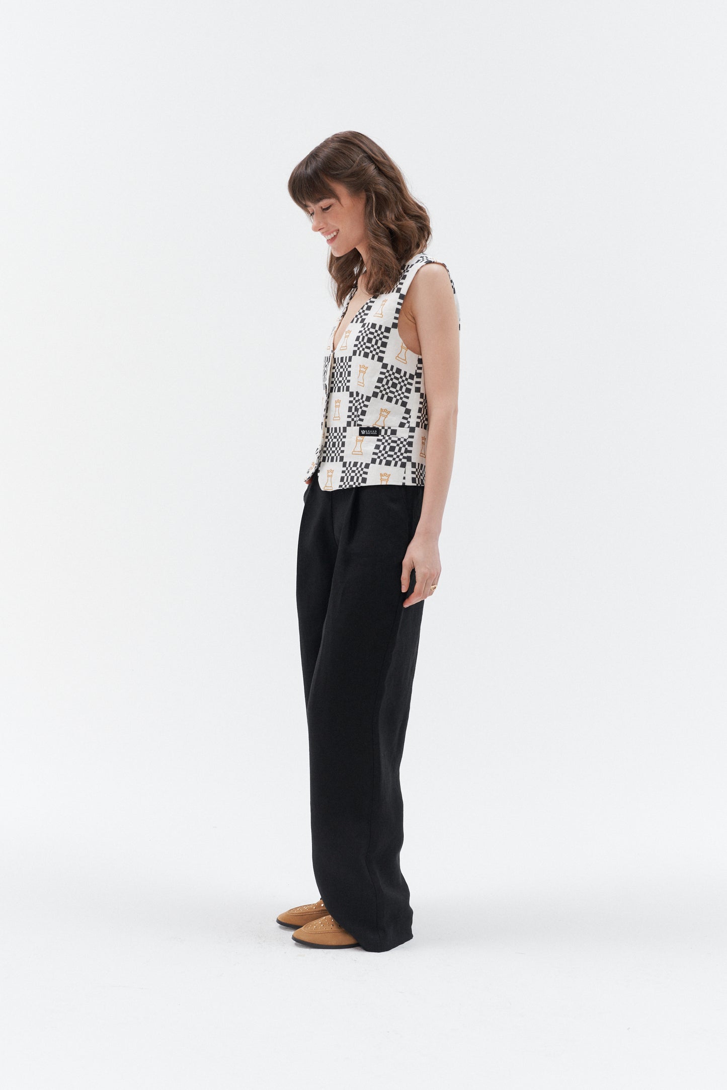 Women's black linen pants "Independence" - Grand Duchess | Softened 100% linen | Linen for leisure | Wide linen pants - city wear | Moteriškos plačios juodos lininės kelnės "Independence" - Grand Duchess | 100% minkštintas linas | Lininiai rūbai laisvalaikiui | Plačios juodos lininės kelnės - miesto apranga | Miesto ir gatvės stilius | Lininiai rūbai kiekvienai dienai | Stilingas lininis kostiumas | Aukščiausios kokybės lininiai rūbai