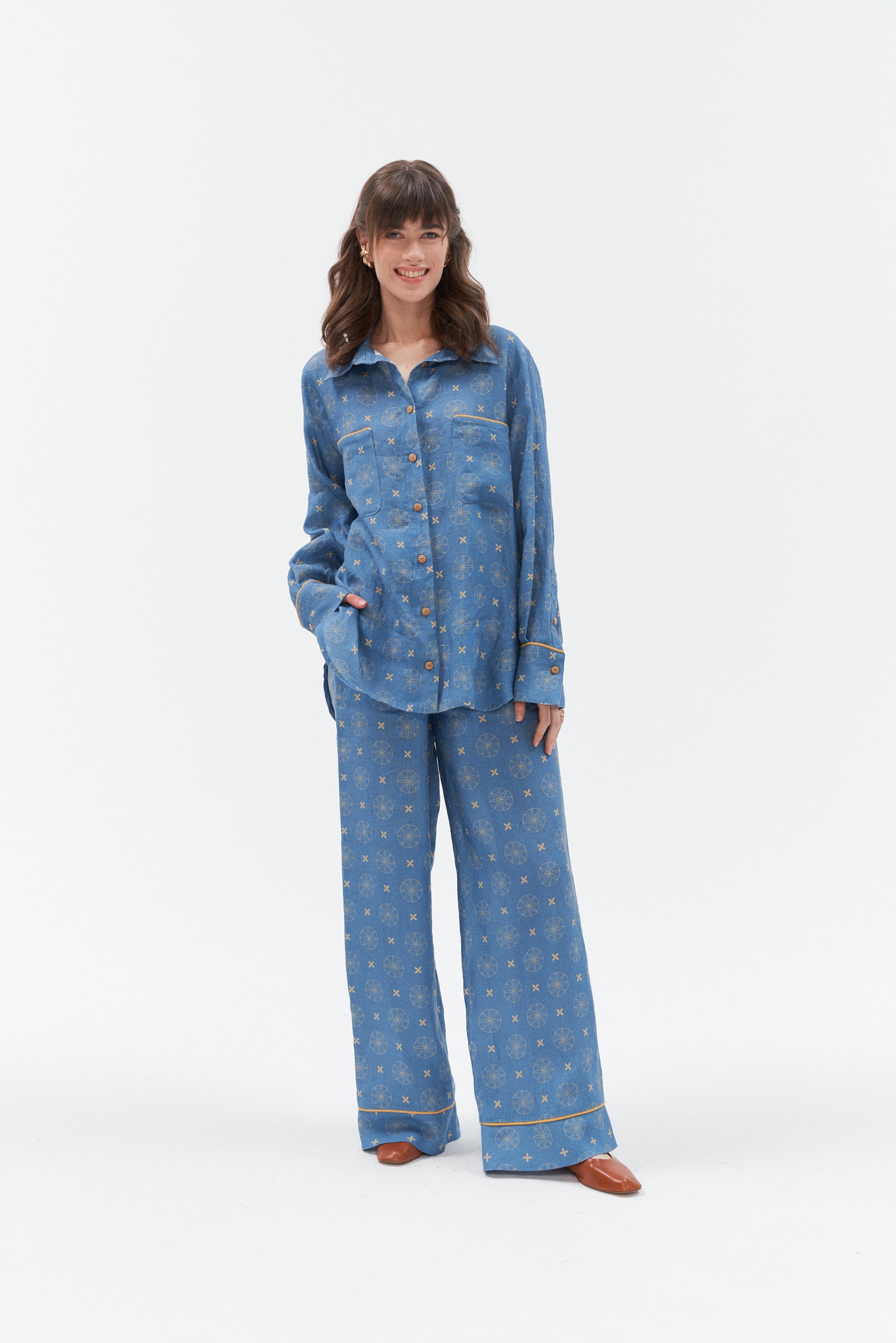 Grand Duchess blue linen shirt; oversize blue linen shirt; long sleeved linen shirt women's; stars print elegant linen shirt; rock star linen shirt with sustainable buttons; moteriški lininiai marškiniai; oversize moteriški lininiai marškiniai; mėlyni mot