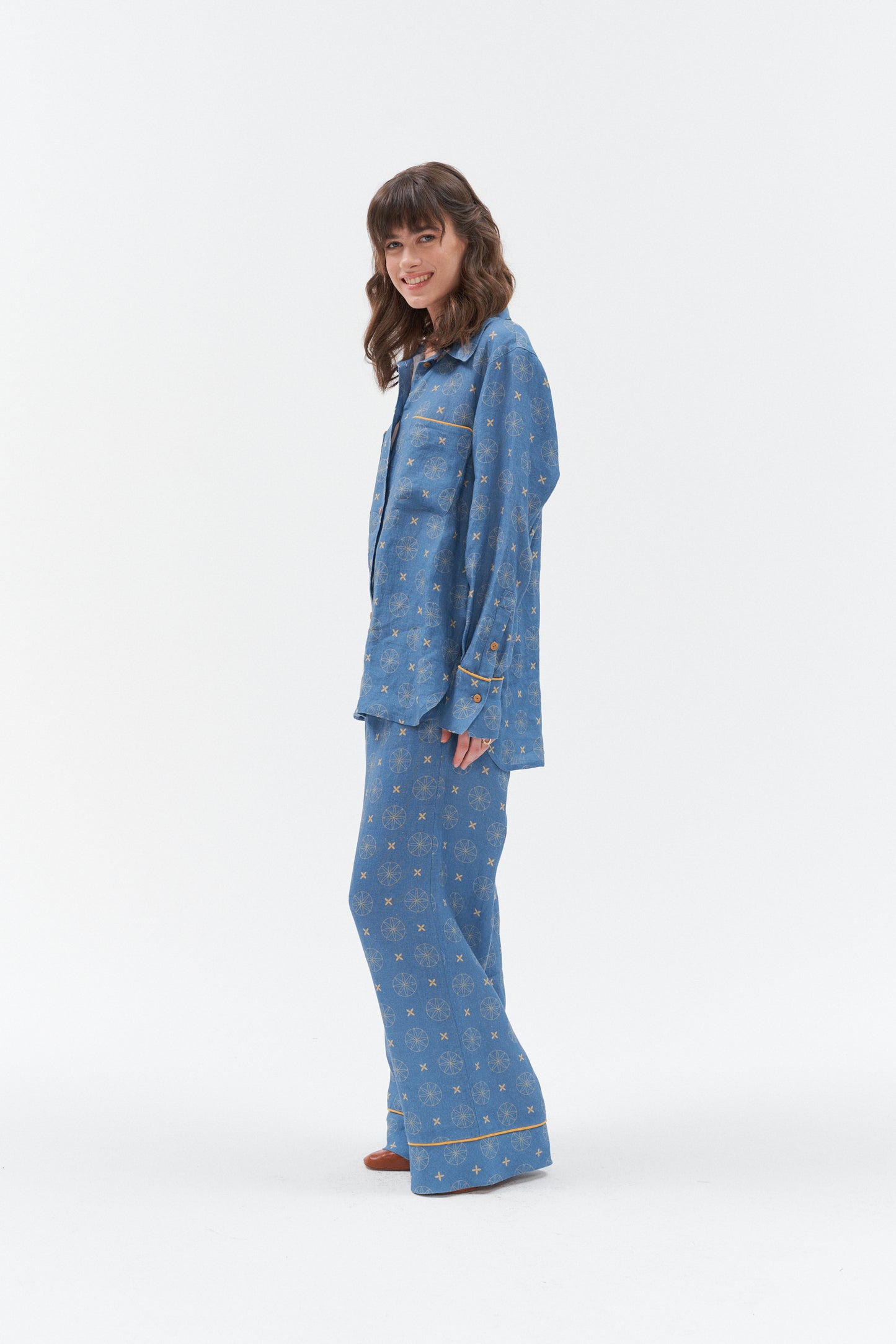 Grand Duchess blue linen shirt; oversize blue linen shirt; long sleeved linen shirt women's; stars print elegant linen shirt; rock star linen shirt with sustainable buttons; moteriški lininiai marškiniai; oversize moteriški lininiai marškiniai; mėlyni mot