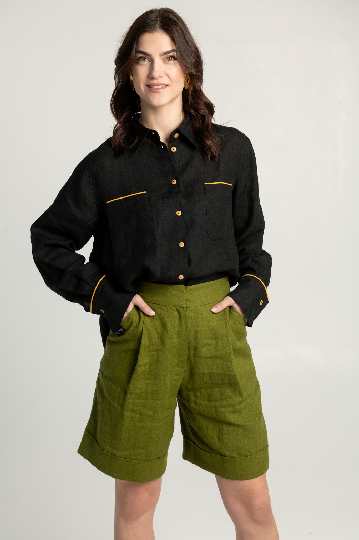 Bermuda linen shorts, Brooklyn linen shorts, Linen Bermuda shorts women, Casual linen shorts, Comfortable linen shorts, Summer linen Bermuda shorts, Bermuda shorts for women, Linen shorts for hot weather, Brooklyn linen shorts, Linen shorts in various col