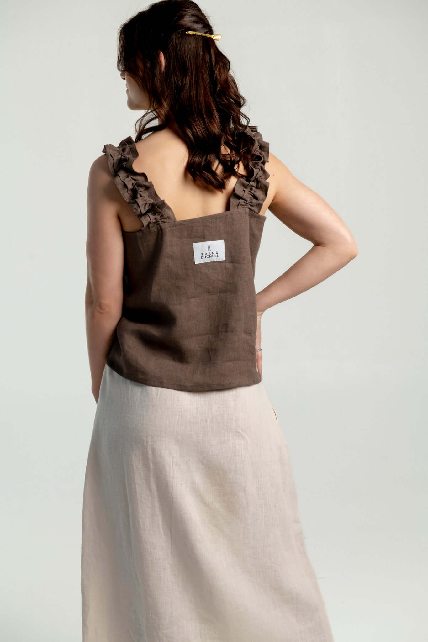 Women’s ruffled strap linen top, back view showcasing ruffled straps and relaxed fit.