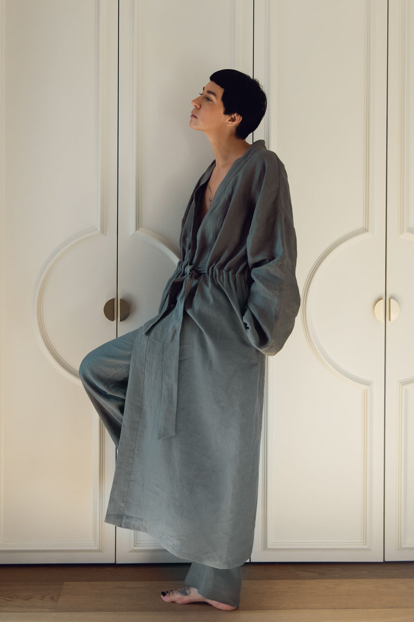 Women's long linen robe Lumina in grey.