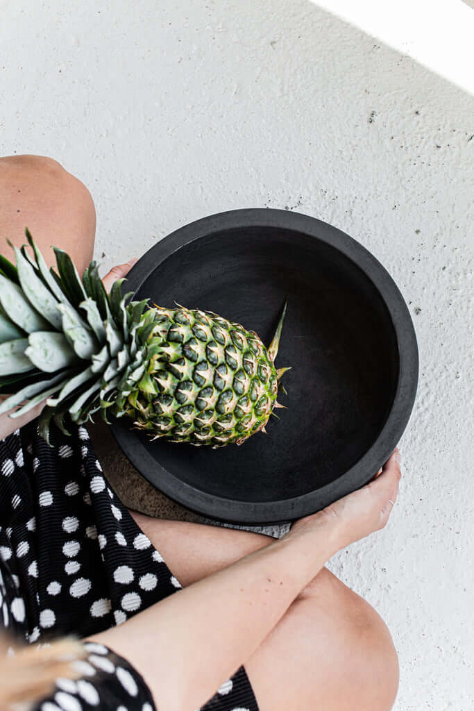 Grand Duchess Minimali concrete bowl; sizeable bowl; bowl for dining table, bowl for decor; handmade black concrete bowl