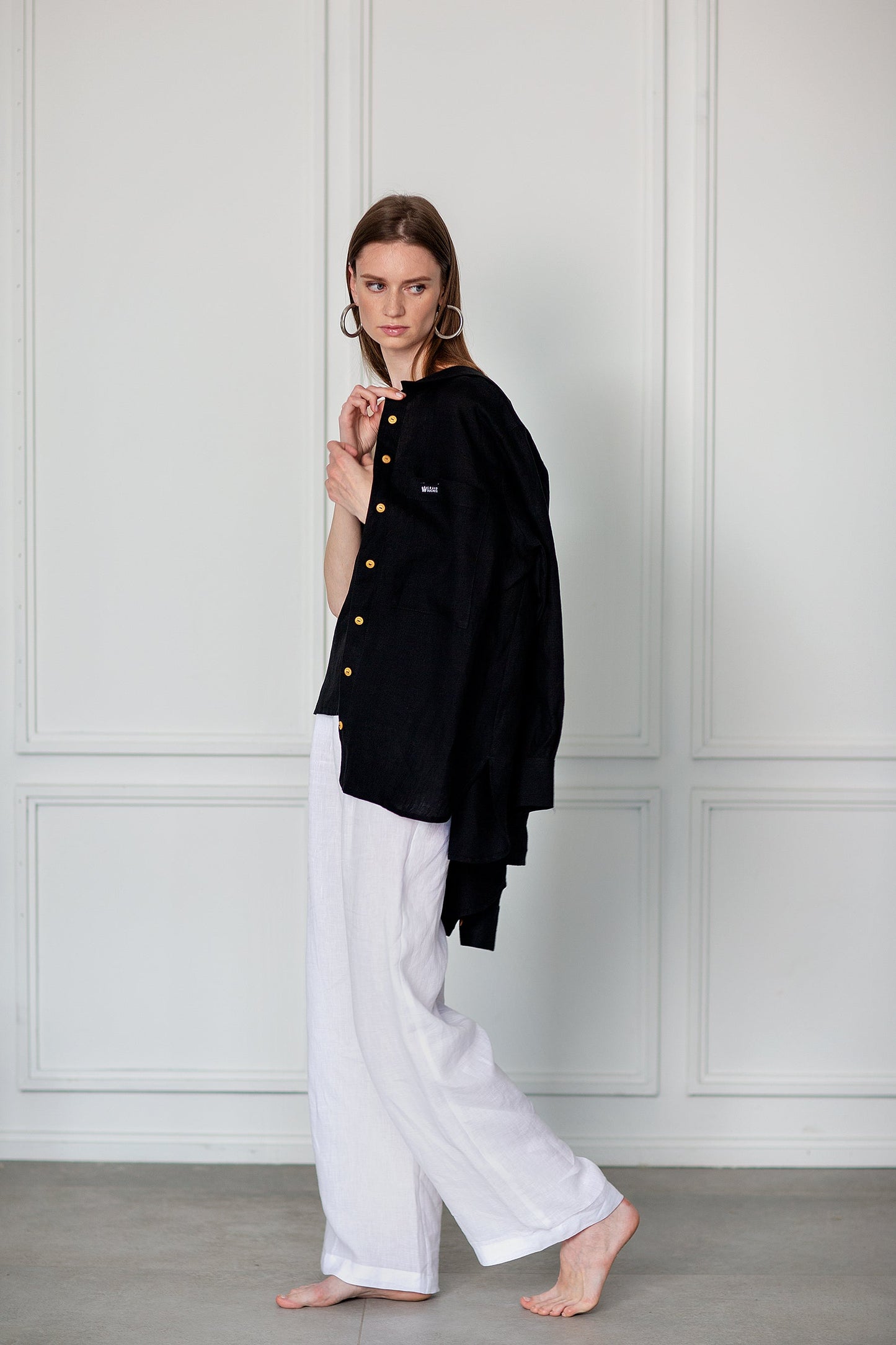 Women's black oversize linen shirt "Liberty" - Grand Duchess | Softened 100% linen | Linen for leisure | Oversize stylish black linen shirt - city wear | Moteriški juodi stilingi lininiai marškiniai "Liberty" - Grand Duchess | Sustainable linen shirt | 100% minkštintas linas | Lininiai juodi vieno dydžio marškiniai laisvalaikiui | Lininiai juodi marškiniai kiekvienai dienai