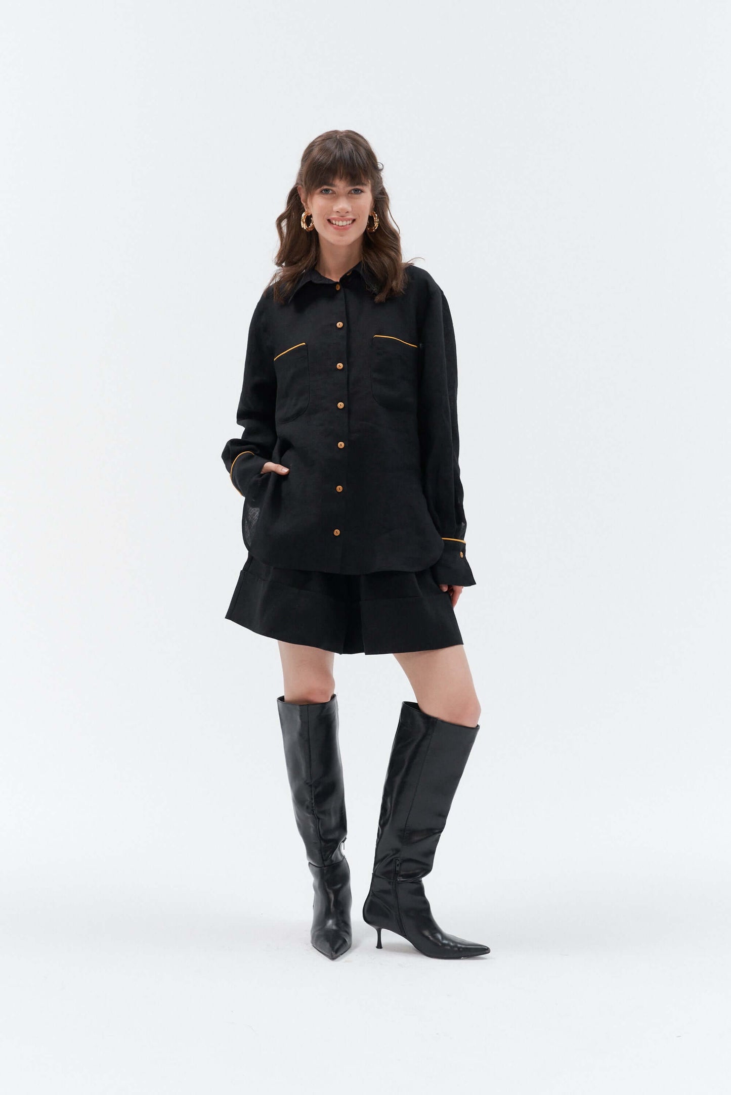 Grand Duchess linen shorts; black linen shorts with belt and pockets; elegant linen short for women; summer shorts; elegant shorts; Wide-leg linen shorts with belt; black 100% linen shorts Bonita