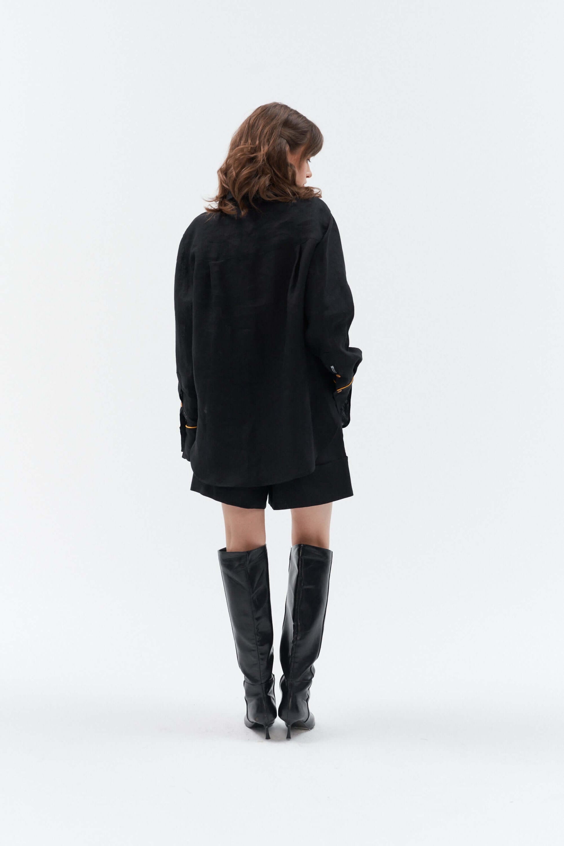 Grand Duchess linen shorts; black linen shorts with belt and pockets; elegant linen short for women; summer shorts; elegant shorts; Wide-leg linen shorts with belt; black 100% linen shorts Bonita