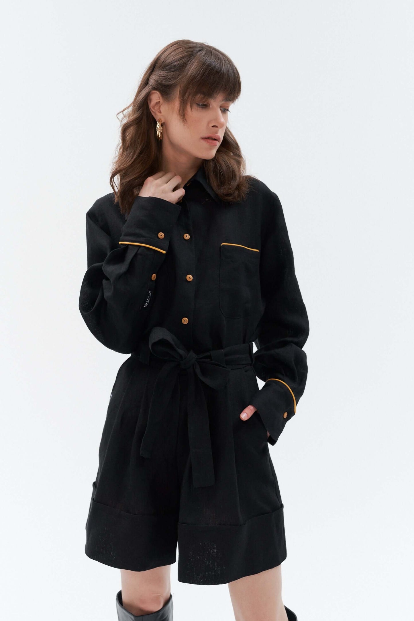 Grand Duchess linen shorts; black linen shorts with belt and pockets; elegant linen short for women; summer shorts; elegant shorts; Wide-leg linen shorts with belt; black 100% linen shorts Bonita