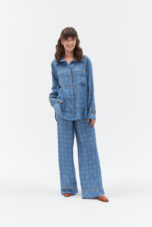 Brillante women’s long-sleeve blue linen shirt with unique star pattern, front view