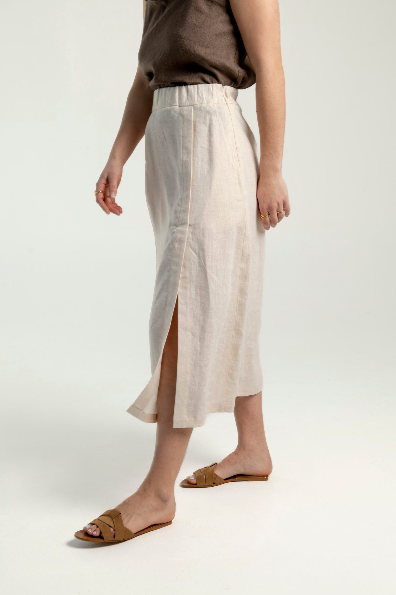 Midi linen skirt with a slit