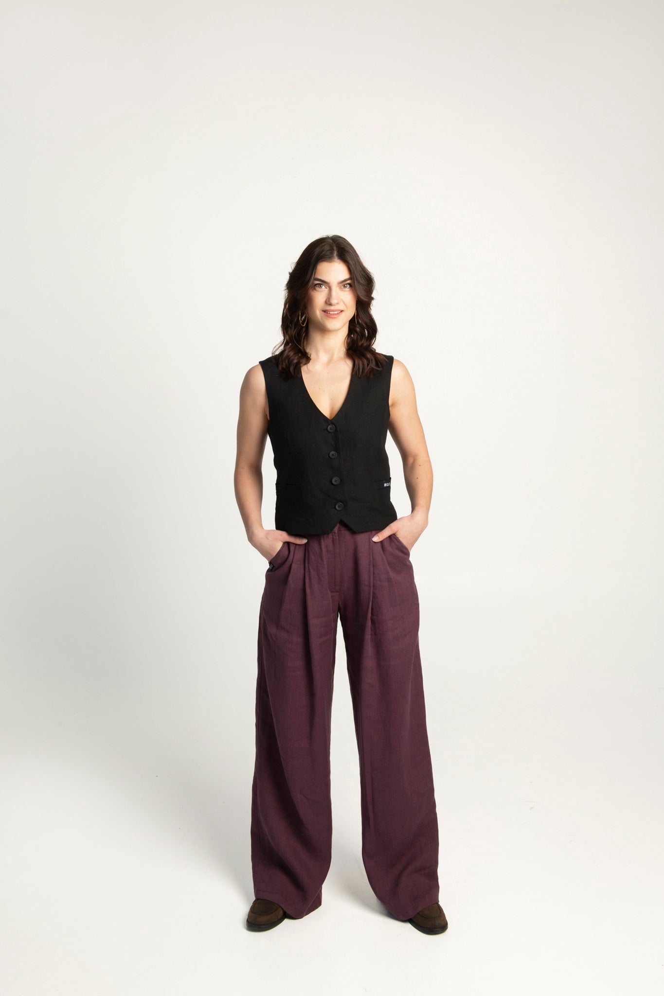 Women’s high-waisted linen pants wide-leg.