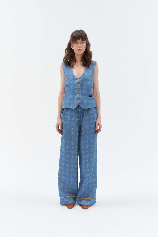 Women’s wide-leg linen pants with star print in blue color.