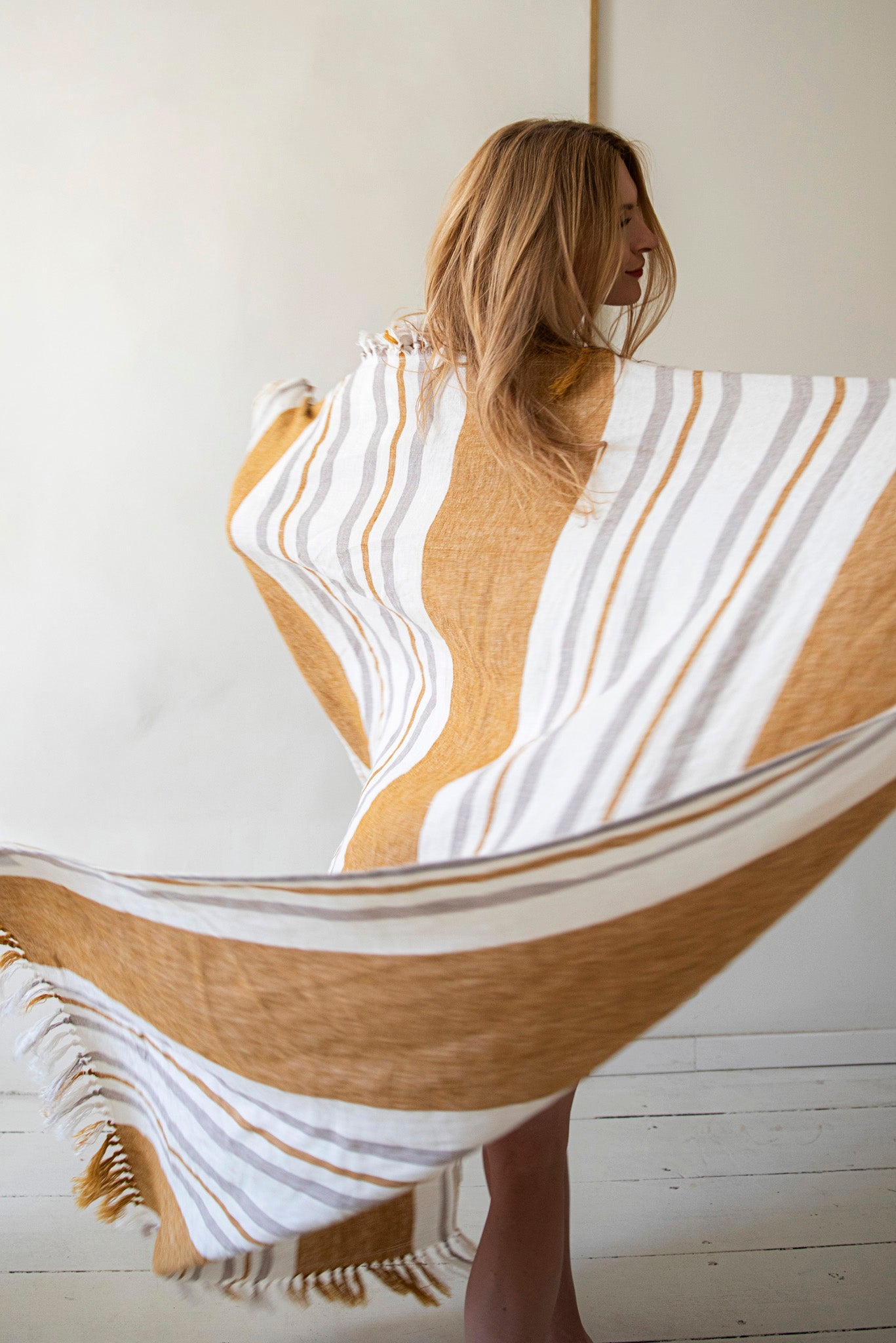 The limited-edition linen towel-blanket "Friendly" - Grand Duchess | Linen beach towel