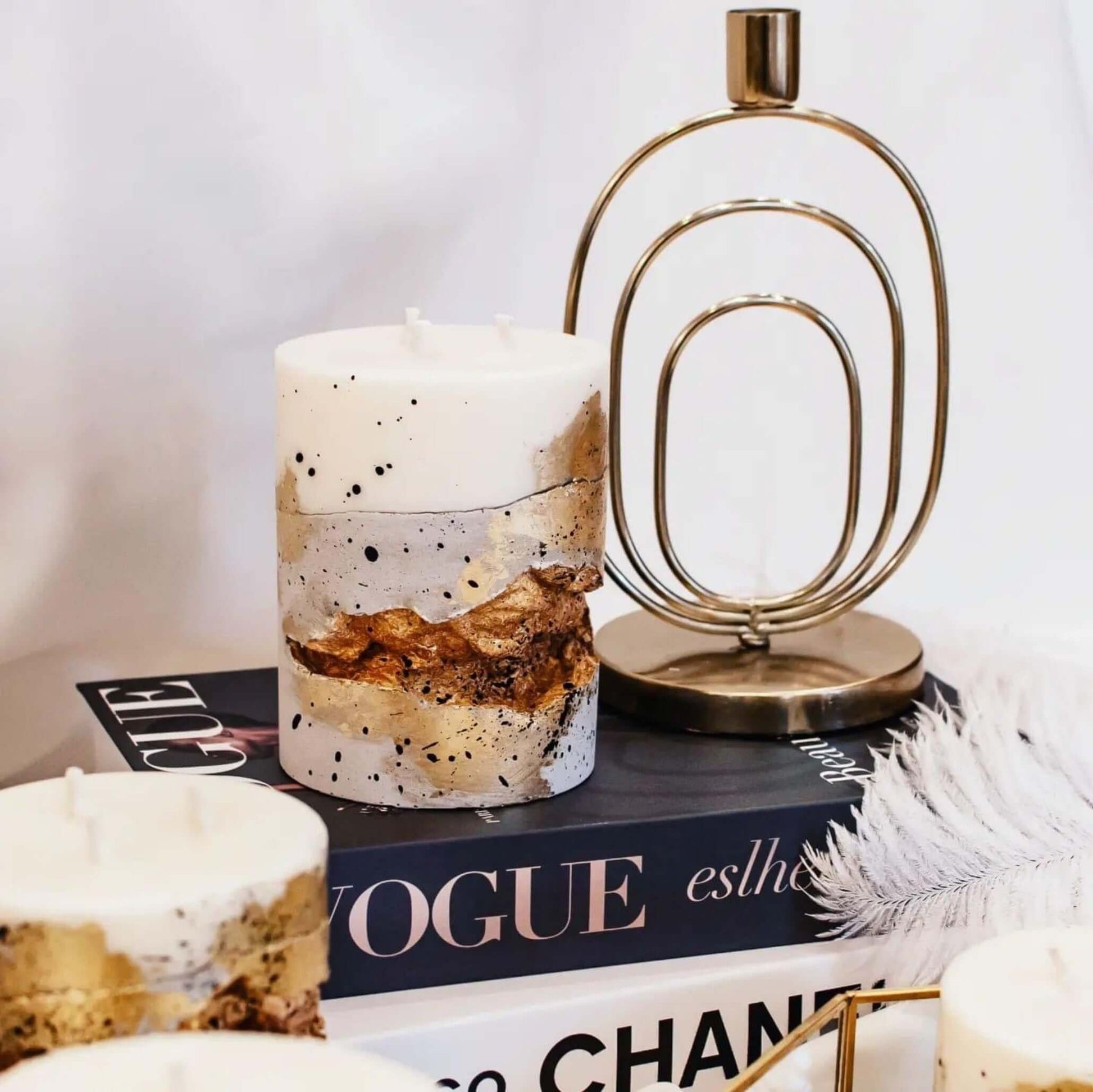 Hand made candle - 100% natural soy wax, concrete, fancy gold - Grand Duchess; Gift idea; Sustainable candle; prasminga kalėdų dovana; žvakė iš natūralaus sojų vaško; ką dovanoti mamai per Kalėdas; luxury candle