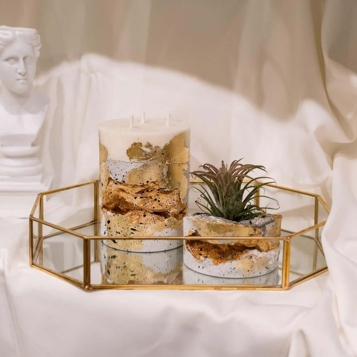 Hand made candle - 100% natural soy wax, concrete, fancy gold - Grand Duchess; Gift idea; Sustainable candle; prasminga kalėdų dovana; žvakė iš natūralaus sojų vaško; ką dovanoti mamai per Kalėdas; vazonas sukulentams; luxury candle