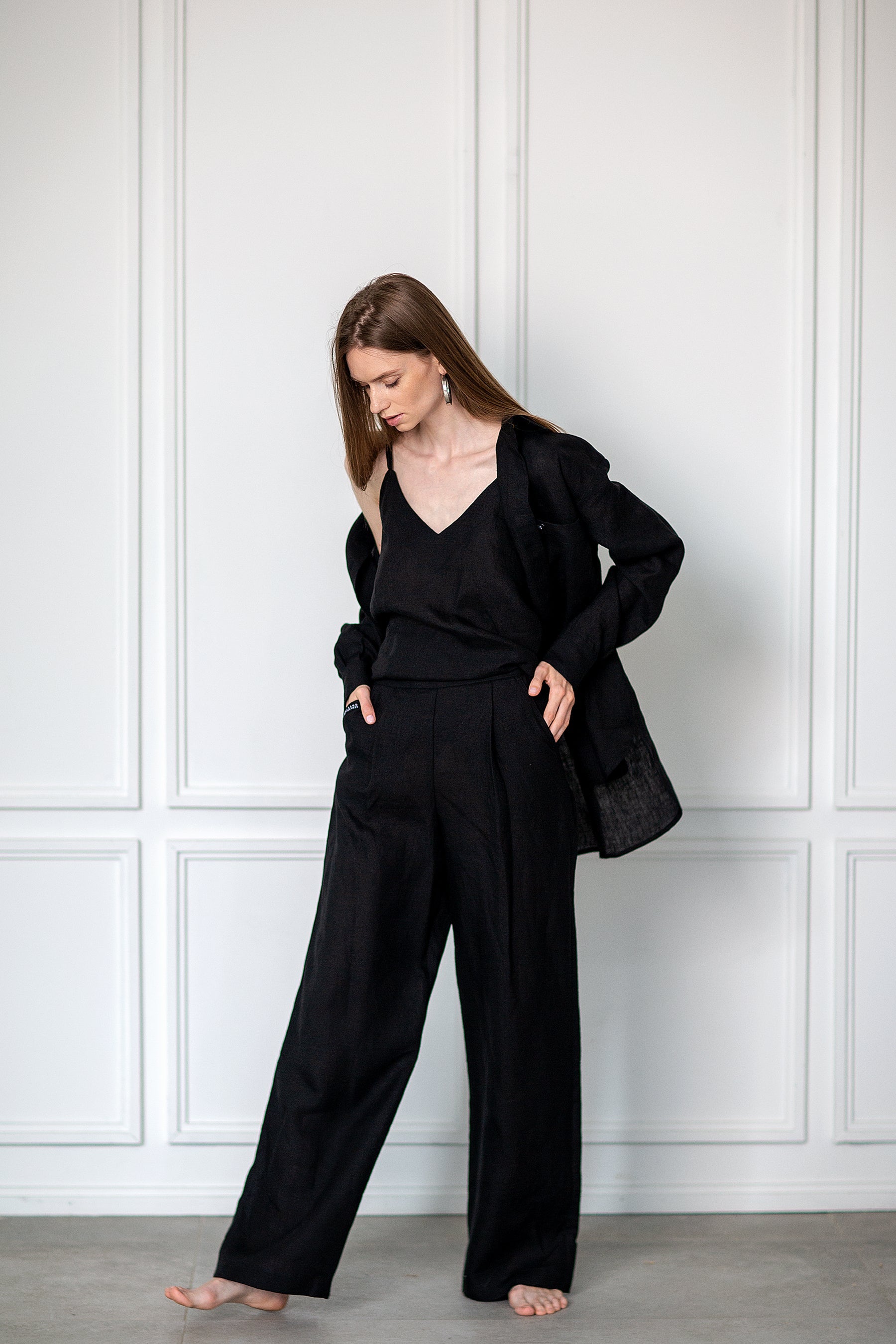 Women's black linen pants "Independence" - Grand Duchess | Softened 100% linen | Linen for leisure | Wide linen pants - city wear | Moteriškos plačios juodos lininės kelnės  "Independence" - Grand Duchess | 100% minkštintas linas | Lininiai rūbai laisvalaikiui | Plačios lininės kelnės - miesto apranga | Miesto ir gatvės stilius | Lininiai rūbai kiekvienai dienai | Stilingas lininis kostiumas | Aukščiausios kokybės lininiai rūbai; high-waisted pants wide leg; Women's high waisted linen pants; 